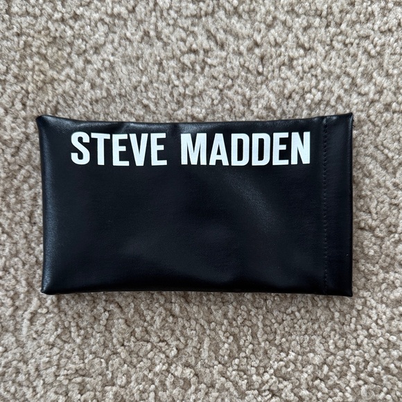 Steve Madden Sunglasses Case - Picture 1 of 3